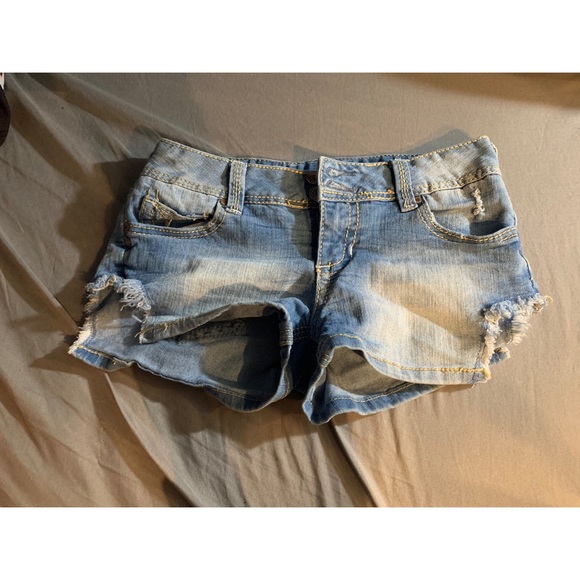 Shorts - Picture 2 of 3